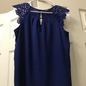 EXPRESS TOP WITH LACE SLEEVES🌷